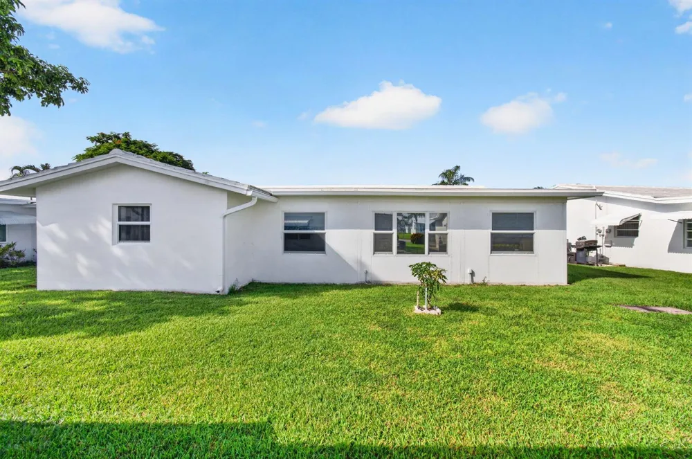 2377 SW 8TH AVENUE Boynton Beach, FL 33426