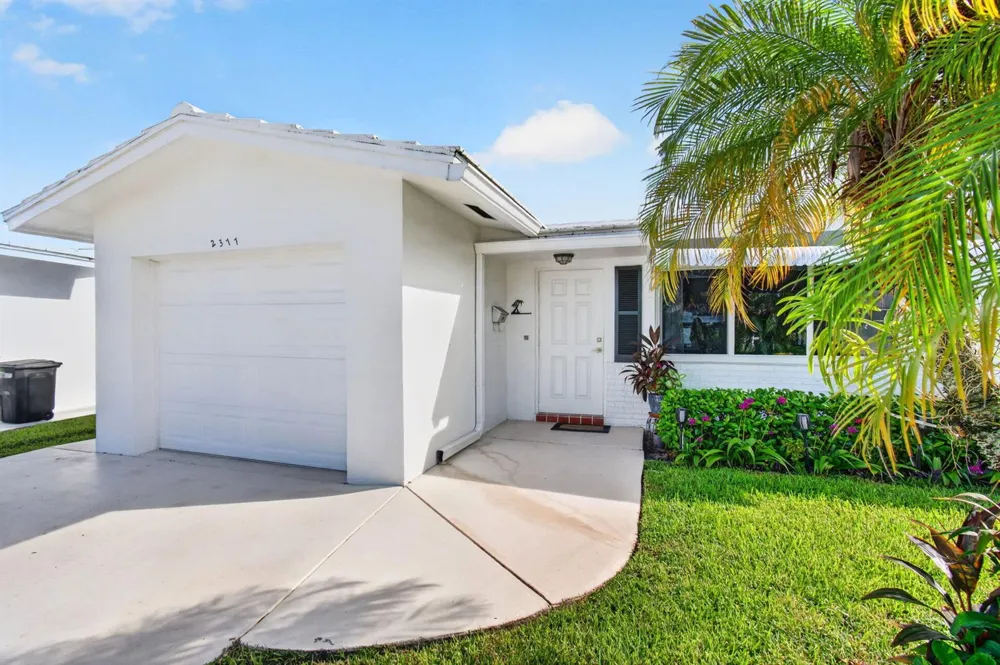 2377 SW 8TH AVENUE Boynton Beach, FL 33426