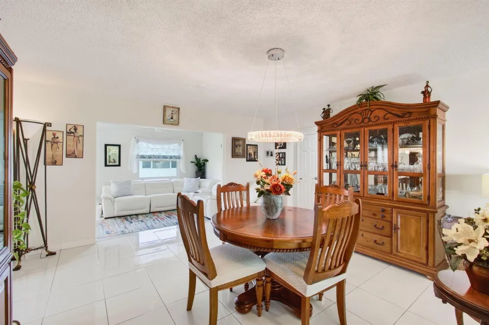 2377 SW 8TH AVENUE Boynton Beach, FL 33426