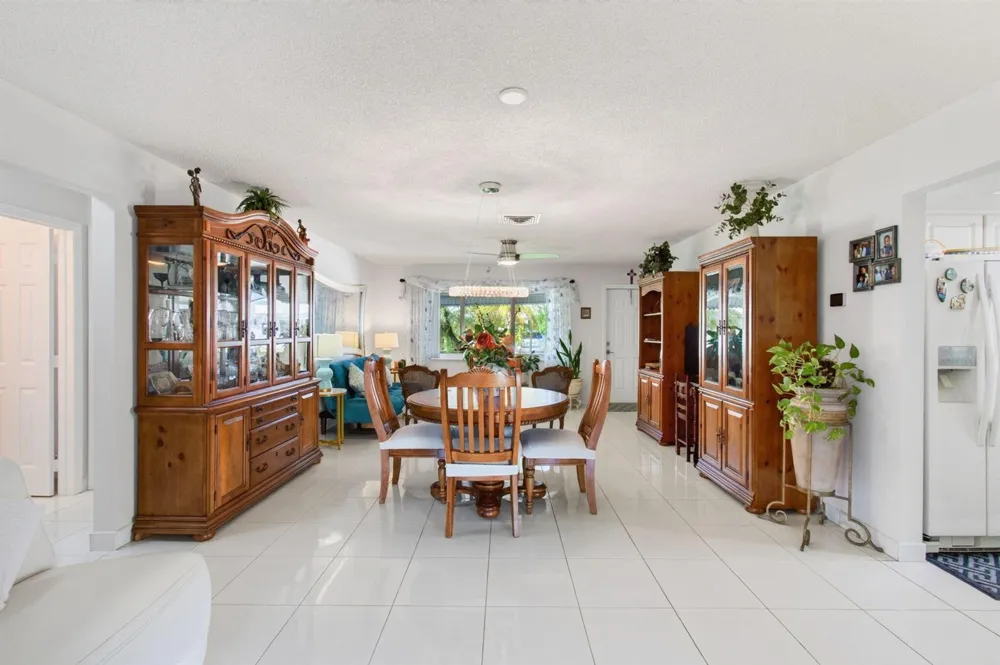 2377 SW 8TH AVENUE Boynton Beach, FL 33426