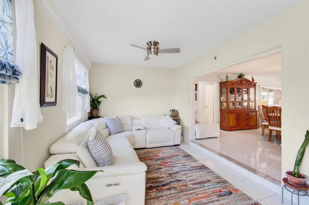 2377 SW 8TH AVENUE Boynton Beach, FL 33426