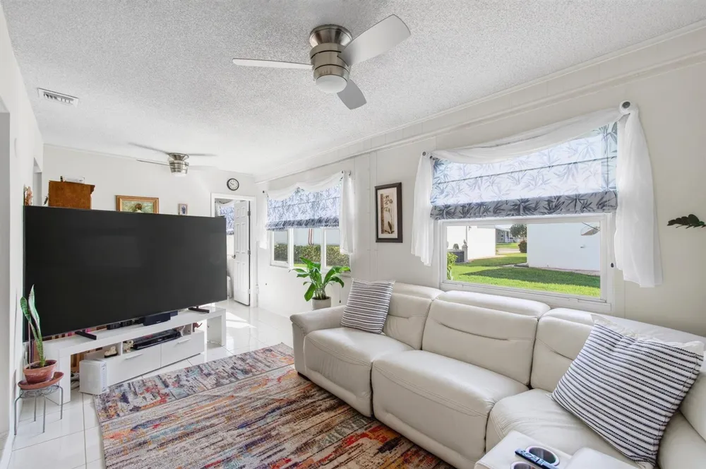 2377 SW 8TH AVENUE Boynton Beach, FL 33426