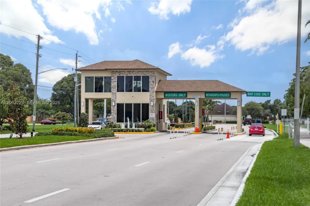 13250 SW 7th Ct #210L Pembroke Pines, FL 33027