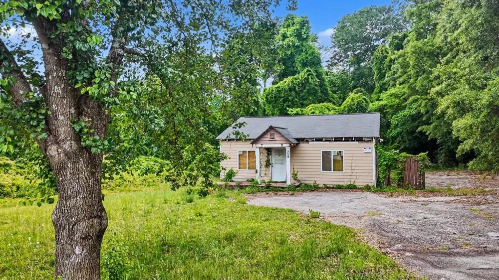 945 S Hairston Road Stone Mountain, GA 30088