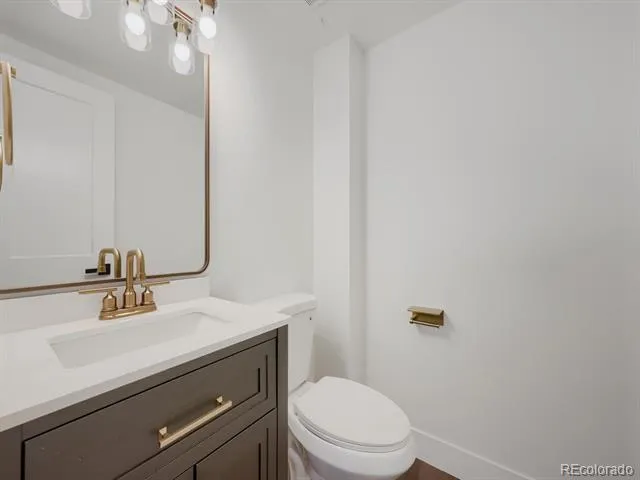 2813 S Xanadu Way Aurora, CO 80014