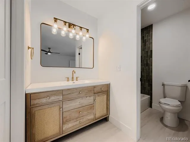 2813 S Xanadu Way Aurora, CO 80014