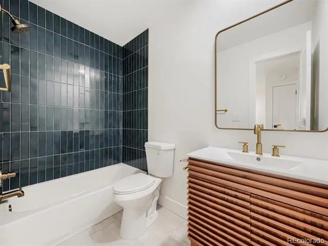 2813 S Xanadu Way Aurora, CO 80014