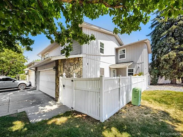 2813 S Xanadu Way Aurora, CO 80014