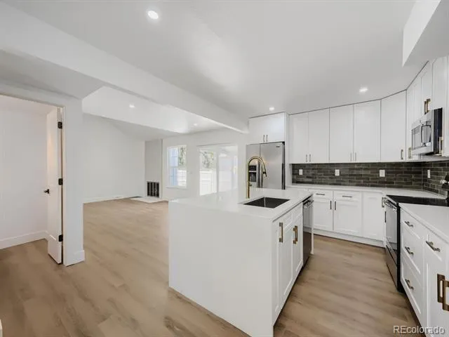 2813 S Xanadu Way Aurora, CO 80014