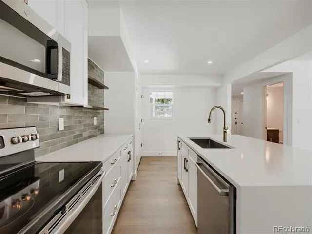 2813 S Xanadu Way Aurora, CO 80014