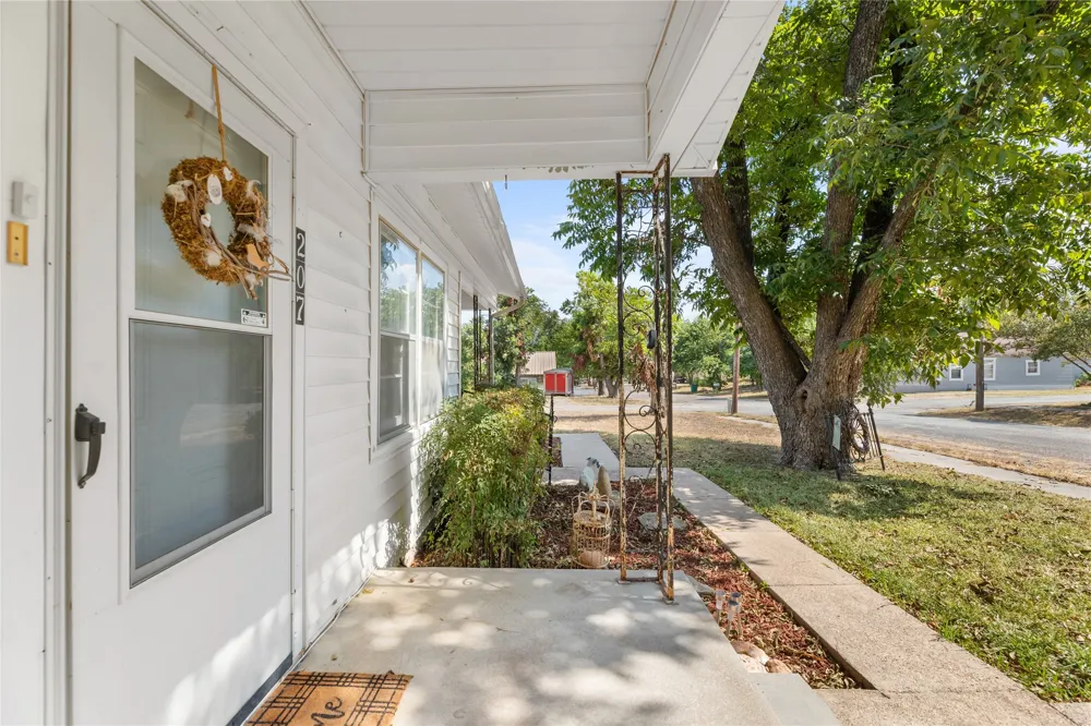 207 S Erath Meridian, TX 76665