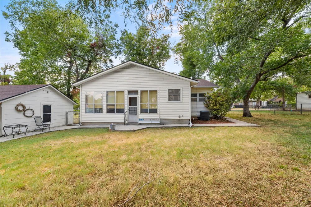 207 S Erath Meridian, TX 76665
