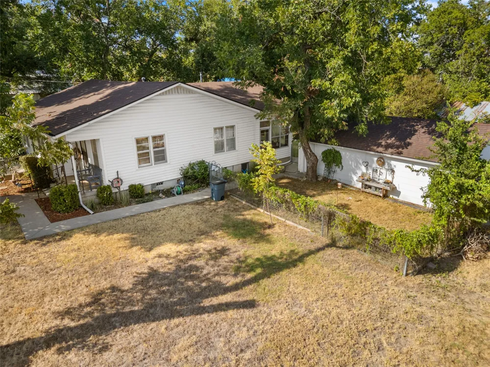 207 S Erath Meridian, TX 76665