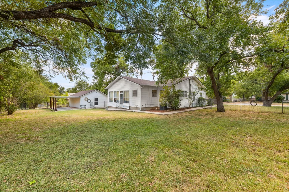 207 S Erath Meridian, TX 76665