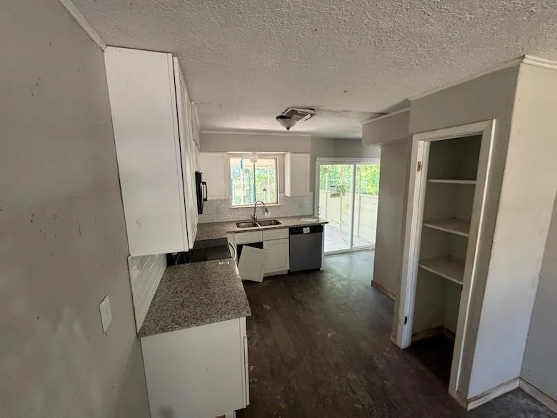 7818 Pin Oak Road Alvin, TX 77511