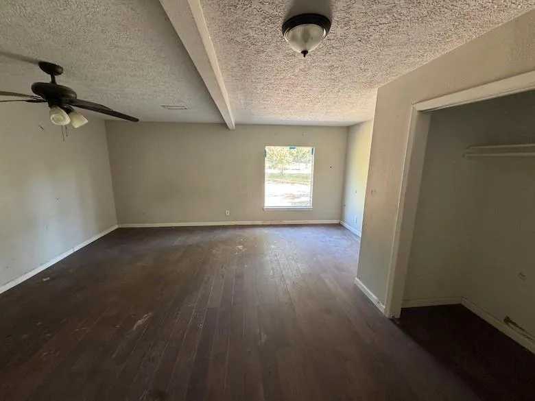 7818 Pin Oak Road Alvin, TX 77511