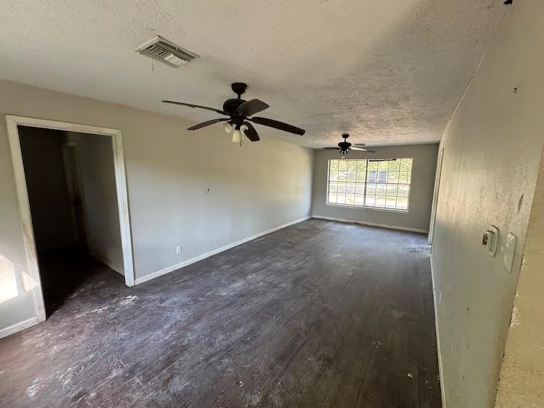 7818 Pin Oak Road Alvin, TX 77511