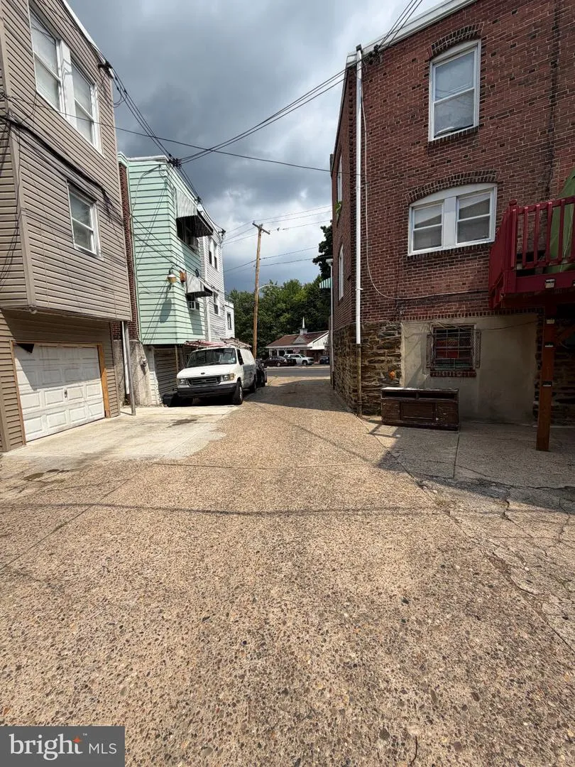 915 WAGNER AVENUE Philadelphia, PA 19141
