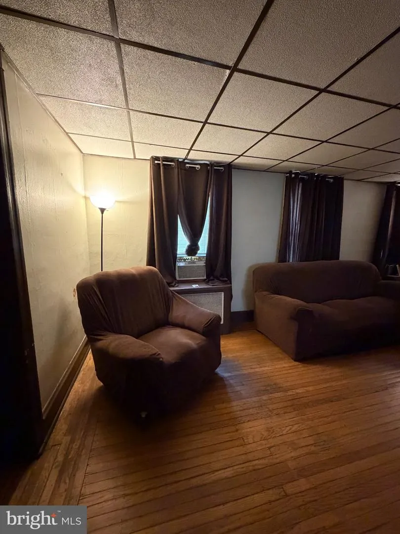 915 WAGNER AVENUE Philadelphia, PA 19141