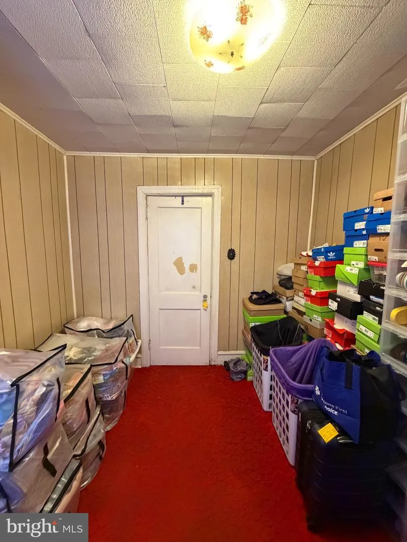 915 WAGNER AVENUE Philadelphia, PA 19141