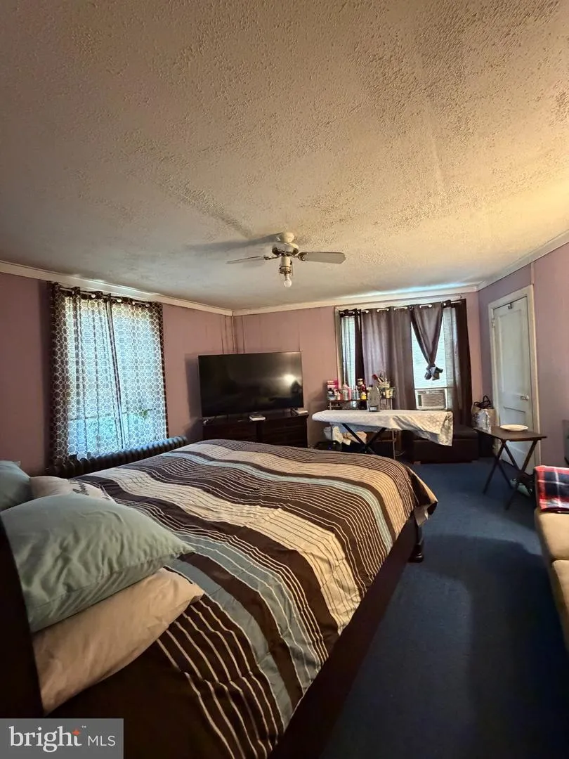 915 WAGNER AVENUE Philadelphia, PA 19141