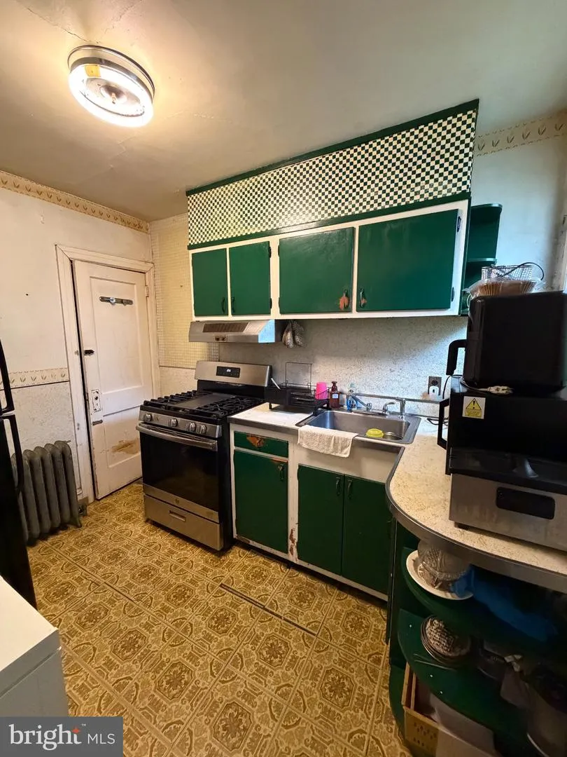 915 WAGNER AVENUE Philadelphia, PA 19141
