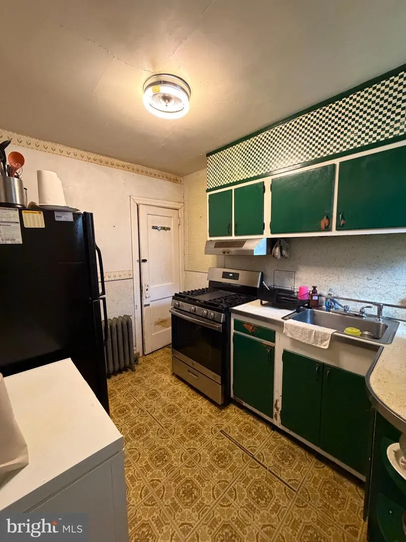 915 WAGNER AVENUE Philadelphia, PA 19141