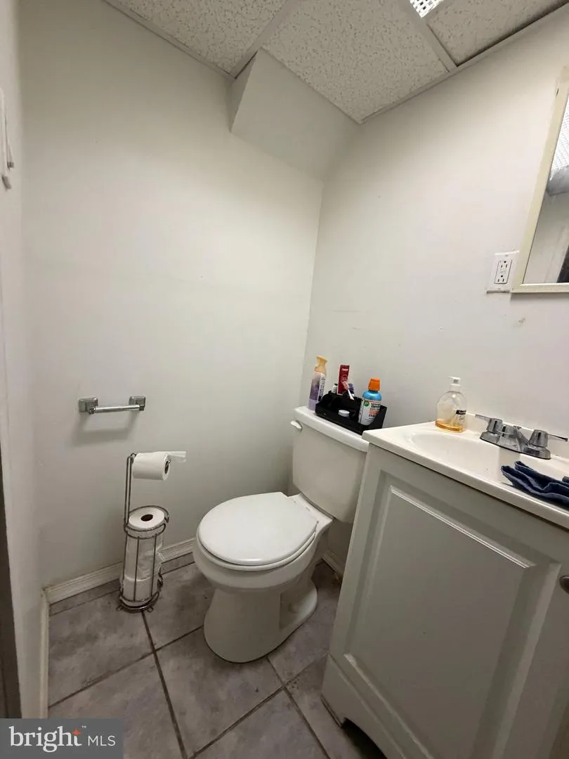 915 WAGNER AVENUE Philadelphia, PA 19141
