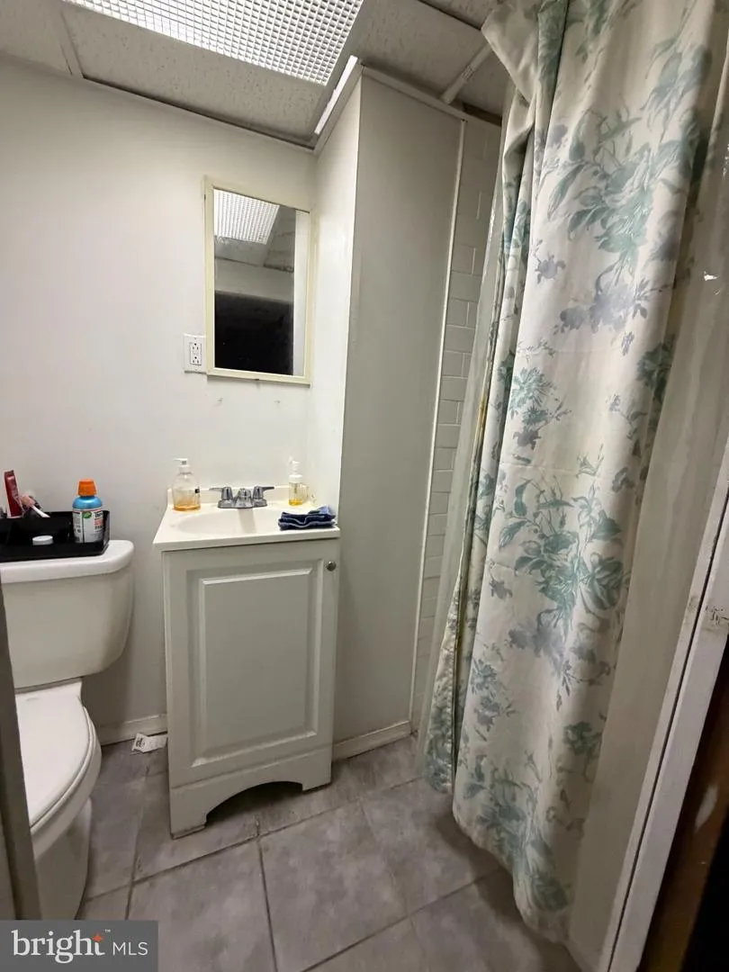 915 WAGNER AVENUE Philadelphia, PA 19141