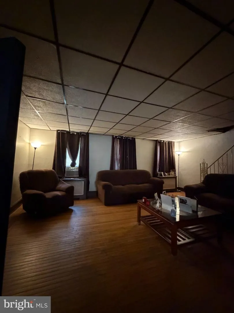 915 WAGNER AVENUE Philadelphia, PA 19141