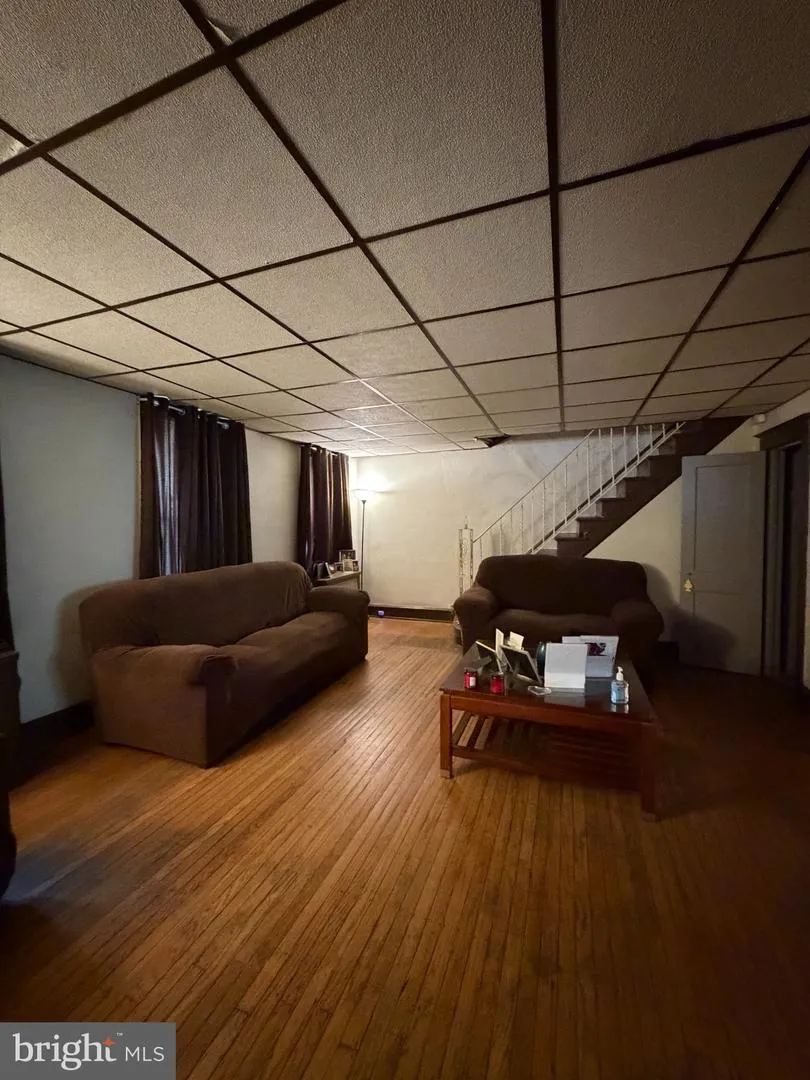 915 WAGNER AVENUE Philadelphia, PA 19141
