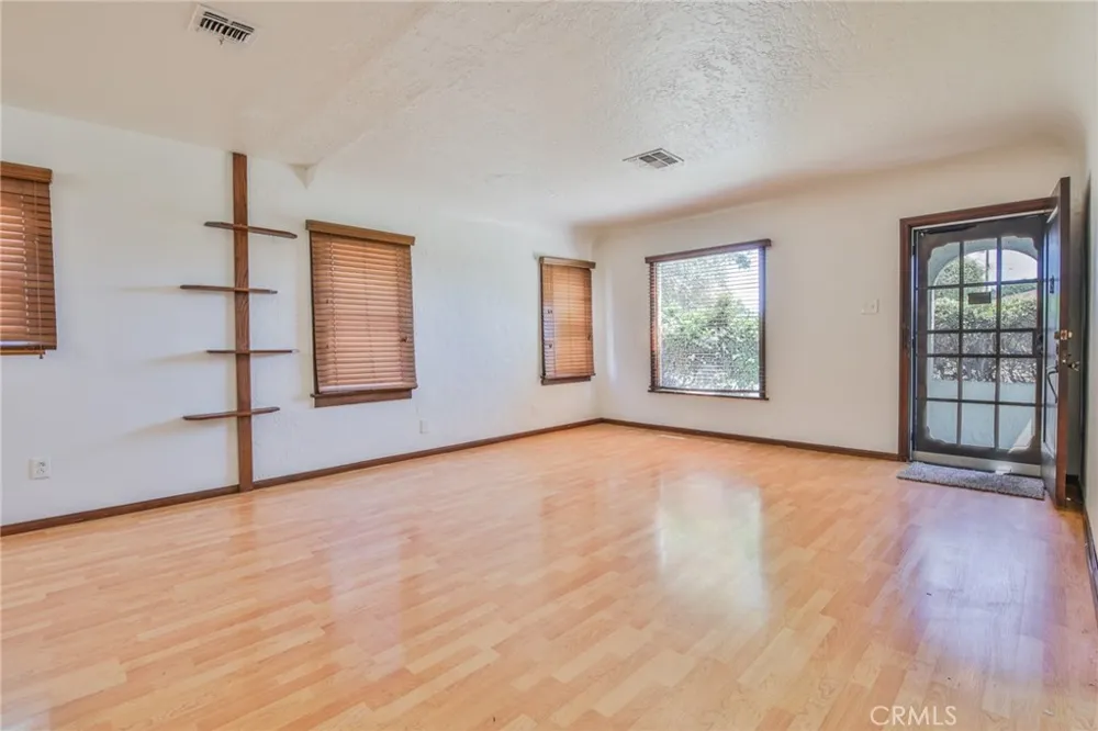 6479 Brayton Long Beach, CA 90805