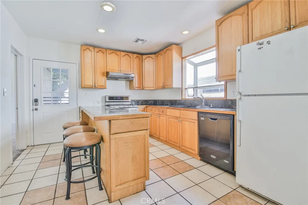 6479 Brayton Long Beach, CA 90805