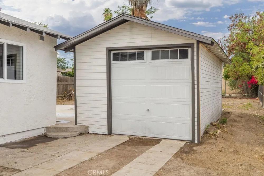 164 E 10th Street San Bernardino, CA 92410