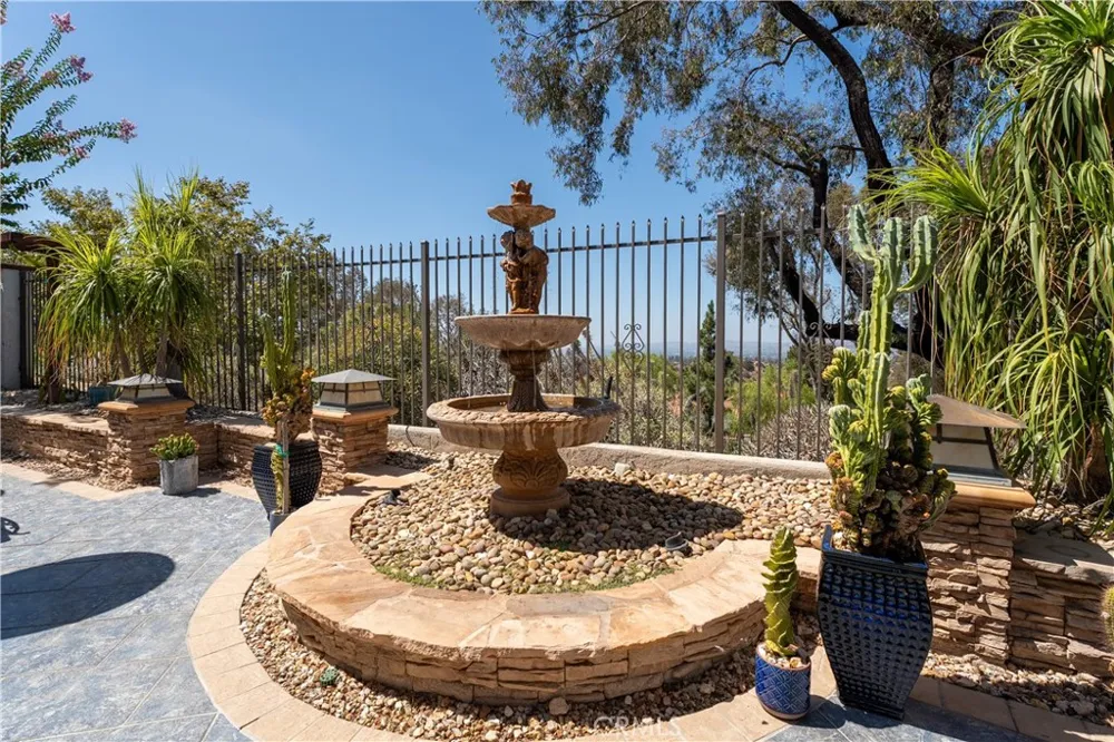 6865 E Georgetown Anaheim Hills, CA 92807