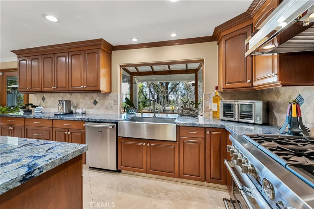 6865 E Georgetown Anaheim Hills, CA 92807