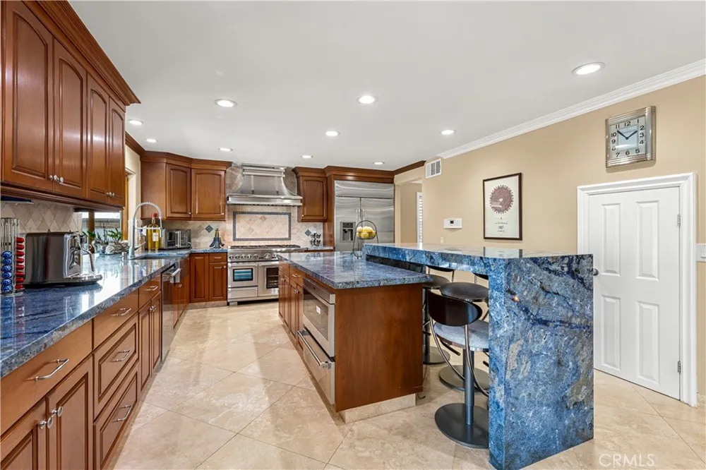 6865 E Georgetown Anaheim Hills, CA 92807