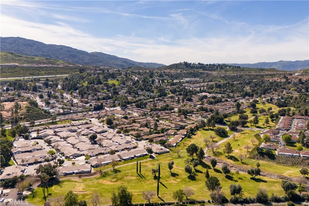 26807 Circle Of The Oaks Newhall, CA 91321