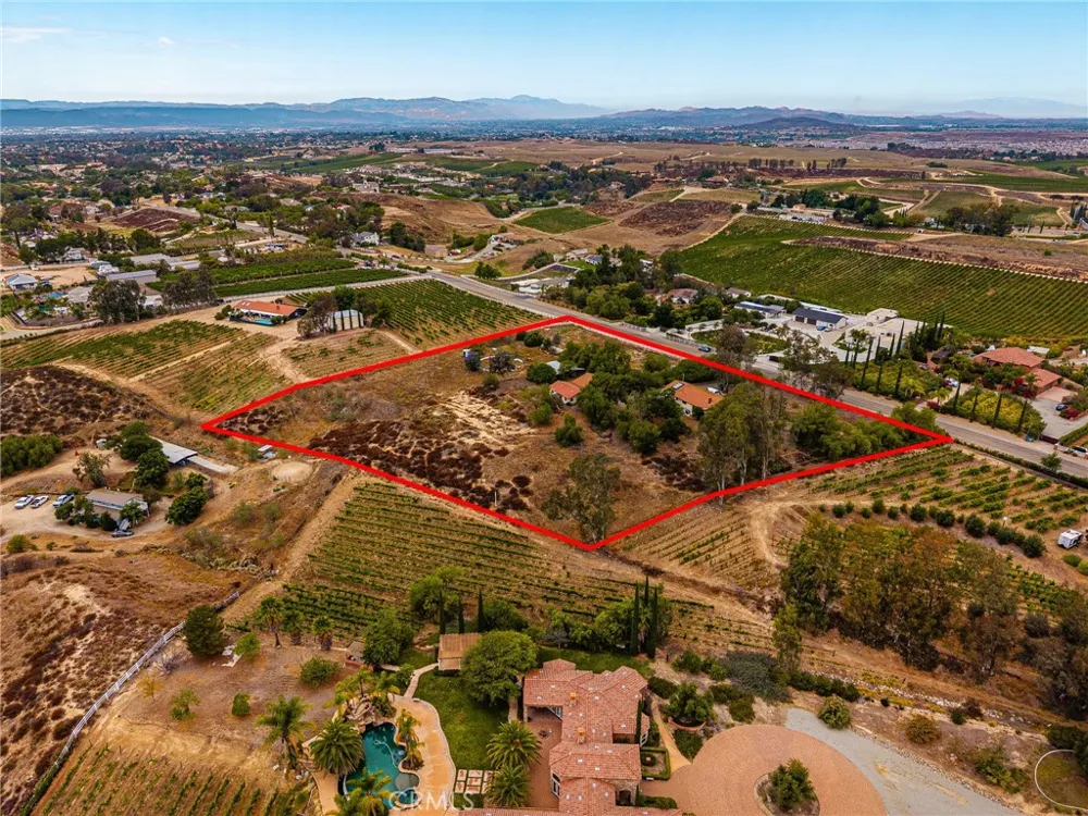 33545 Madera De Playa Temecula, CA 92592