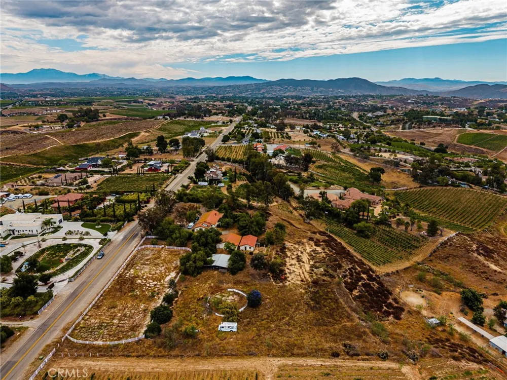 33545 Madera De Playa Temecula, CA 92592