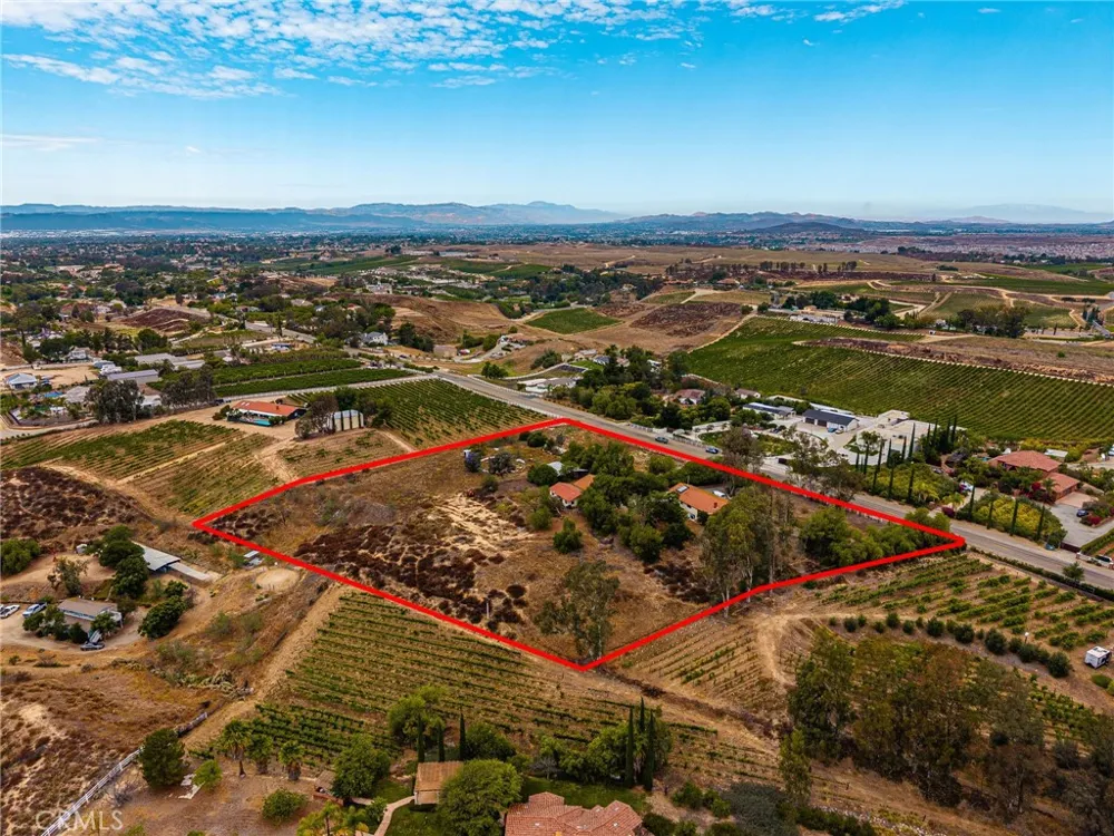 33545 Madera De Playa Temecula, CA 92592