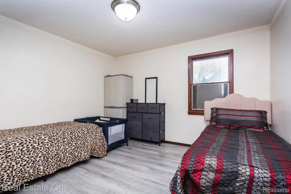 1977 Markese Avenue Lincoln Park City, MI 48146