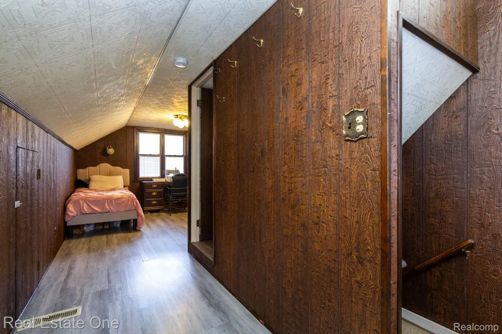 1977 Markese Avenue Lincoln Park City, MI 48146