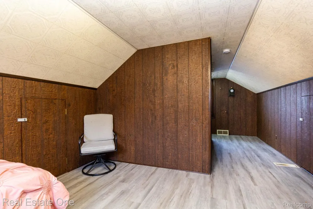 1977 Markese Avenue Lincoln Park City, MI 48146