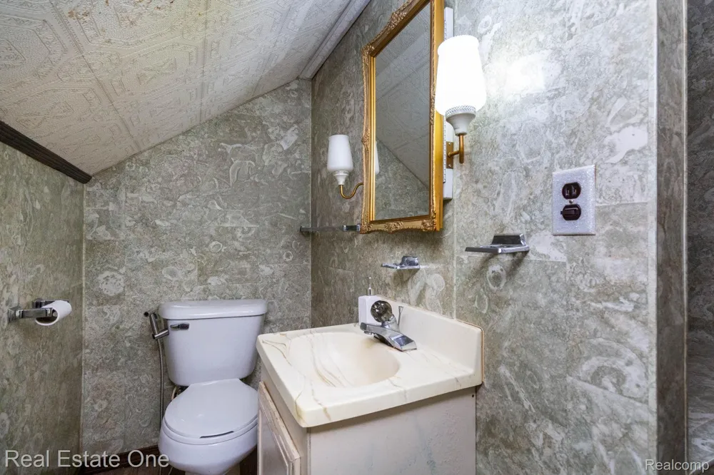 1977 Markese Avenue Lincoln Park City, MI 48146