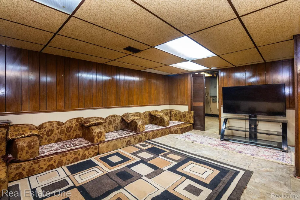 1977 Markese Avenue Lincoln Park City, MI 48146
