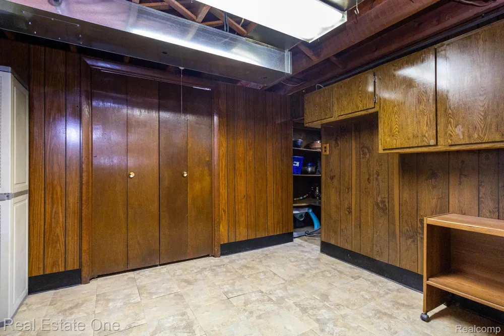 1977 Markese Avenue Lincoln Park City, MI 48146