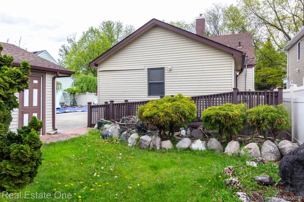 1977 Markese Avenue Lincoln Park City, MI 48146