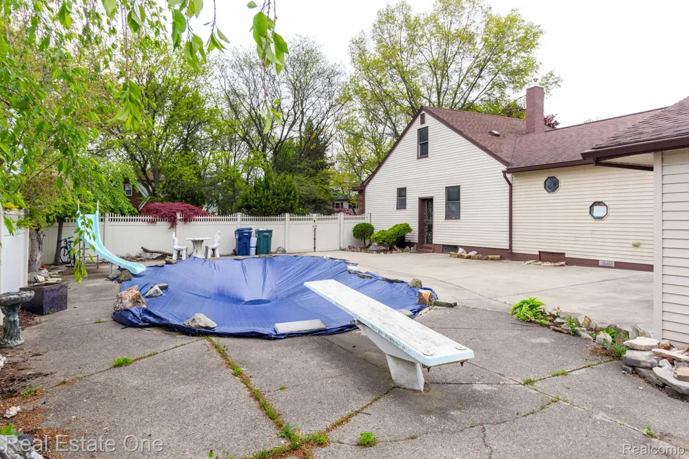 1977 Markese Avenue Lincoln Park City, MI 48146