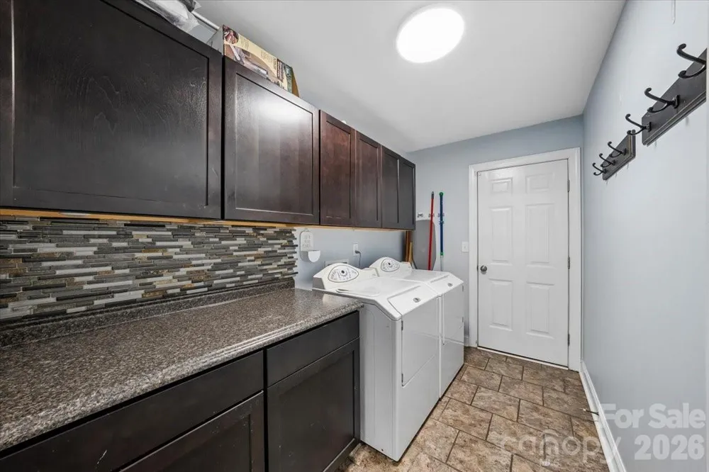1006 Spring Rose Lane Matthews, NC 28104